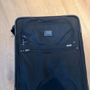 Alpha continental expandable carry on